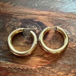 Classic 18k Gold Hoop Earrings